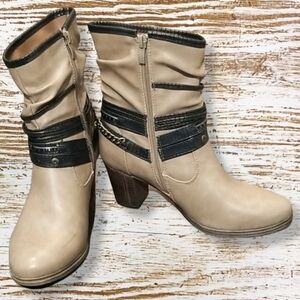 Stepwel Beige Ankle Boots